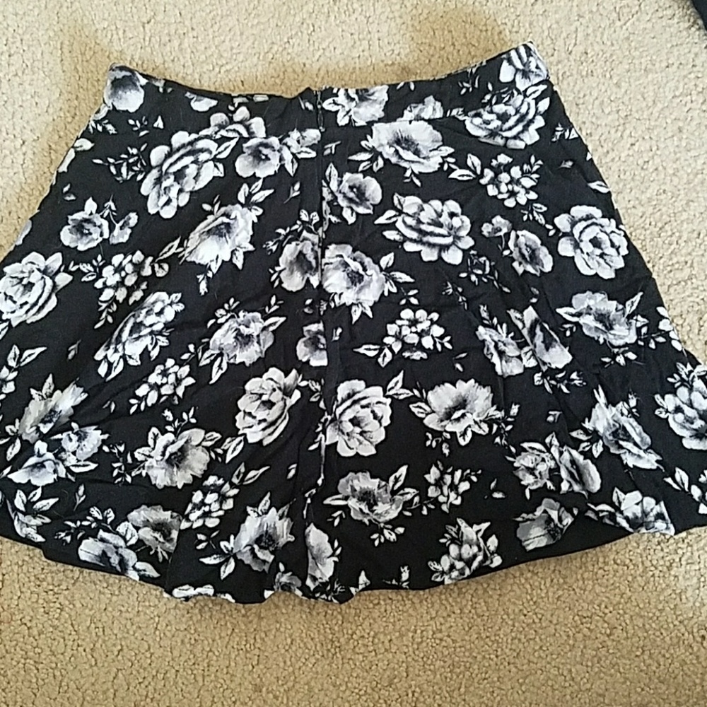 Forever 21 Floral Skirt - Picture 2 of 2
